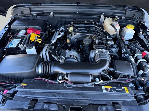 Used 2022 Jeep Gladiator Sport AWD/4WD image 9