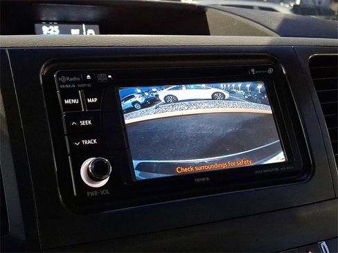 Used 2014 Toyota Sienna XLE image 19