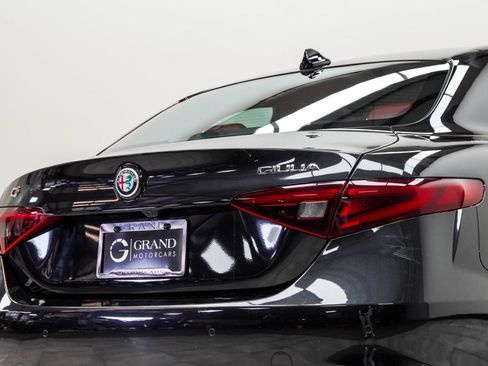 Used 2022 Alfa Romeo Giulia Veloce RWD image 12