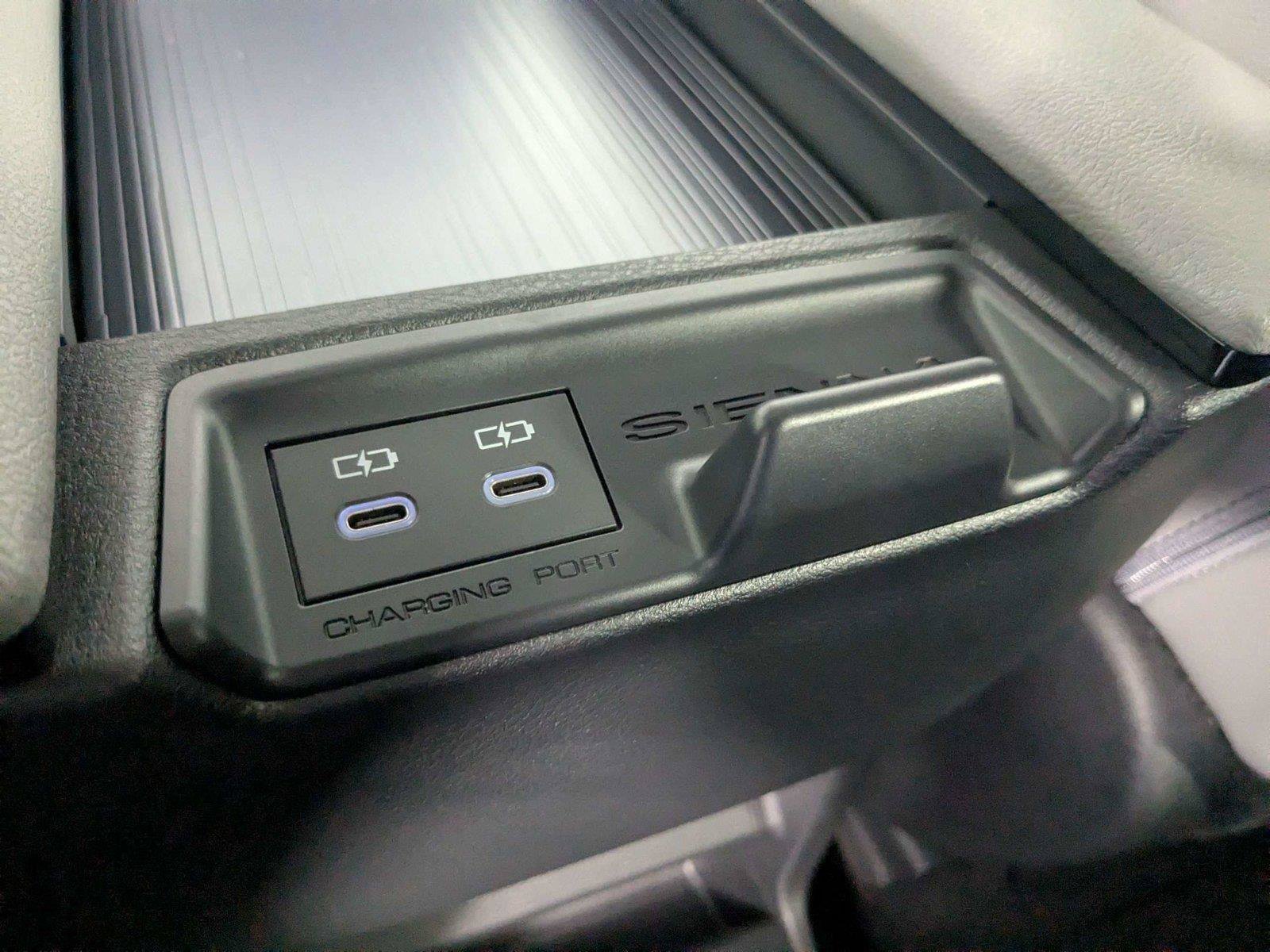 Certified 2025 Toyota Sienna XLE FWD image 37