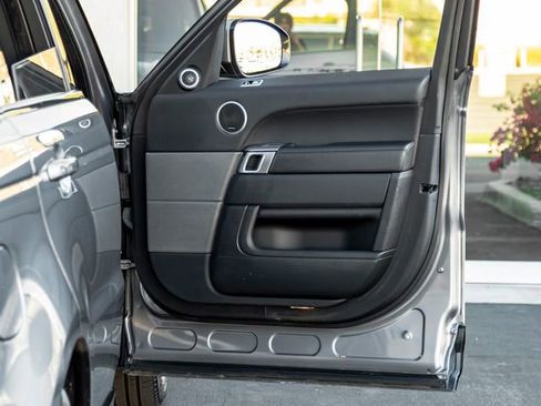 Used 2020 Land Rover Range Rover Sport HSE image 25