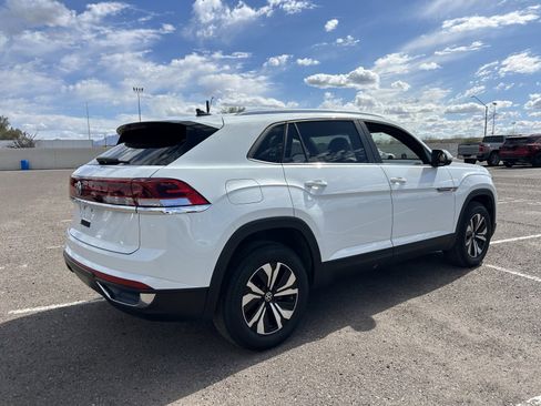 Used 2024 Volkswagen Atlas Cross Sport SE image 4