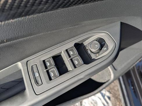 Used 2023 Volkswagen Golf 20th Anniversary Edition image 29