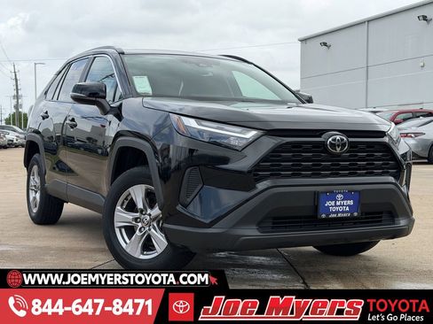 Used 2025 Toyota RAV4 XLE w/ Weather Package image 2