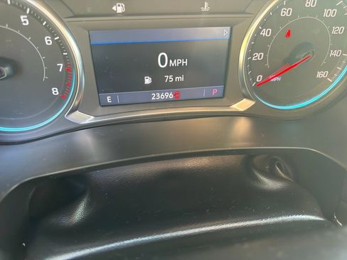 Used 2023 Chevrolet Traverse LT FWD image 29