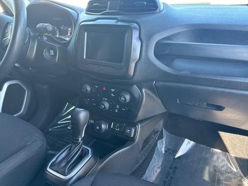 Used 2021 Jeep Renegade Latitude AWD/4WD image 9
