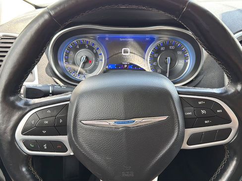 Used 2021 Chrysler 300 Touring L AWD/4WD image 17