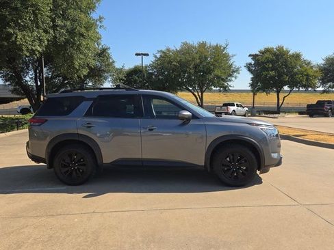 Used 2024 Nissan Pathfinder SV FWD image 4