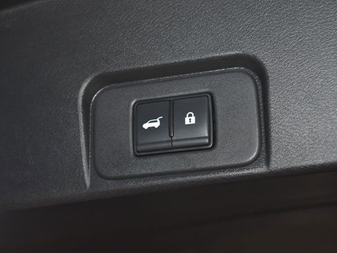 Certified 2025 Nissan Rogue SV image 29