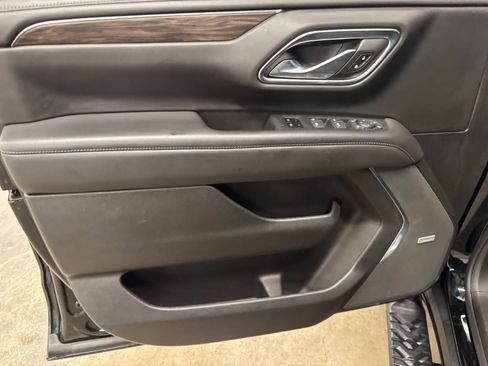 Used 2022 Chevrolet Tahoe Z71 w/ Z71 Off-Road Package AWD/4WD image 18