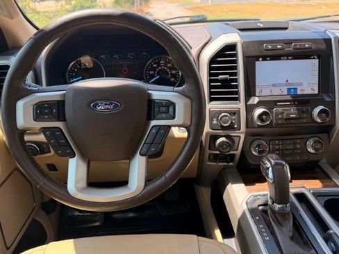 Used 2019 Ford F150 Lariat w/ Equipment Group 502A Luxury AWD/4WD image 7