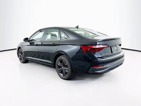 Used 2024 Volkswagen Jetta SE w/ Panoramic Sunroof Package FWD image 5