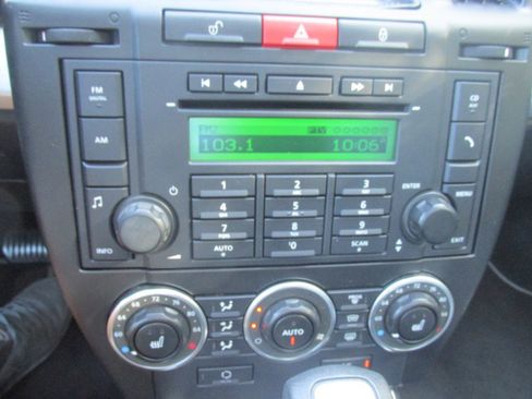 Used 2010 Land Rover LR2 HSE image 42