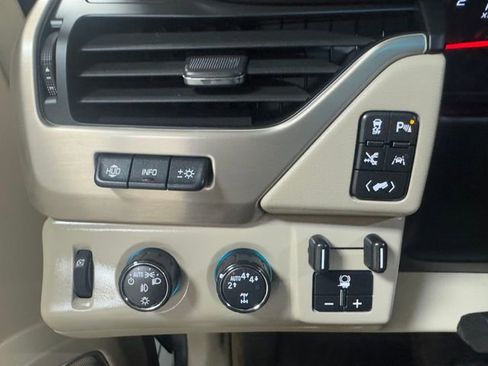 Used 2017 GMC Yukon Denali image 29