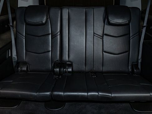 Used 2020 Cadillac Escalade ESV Premium Luxury image 23