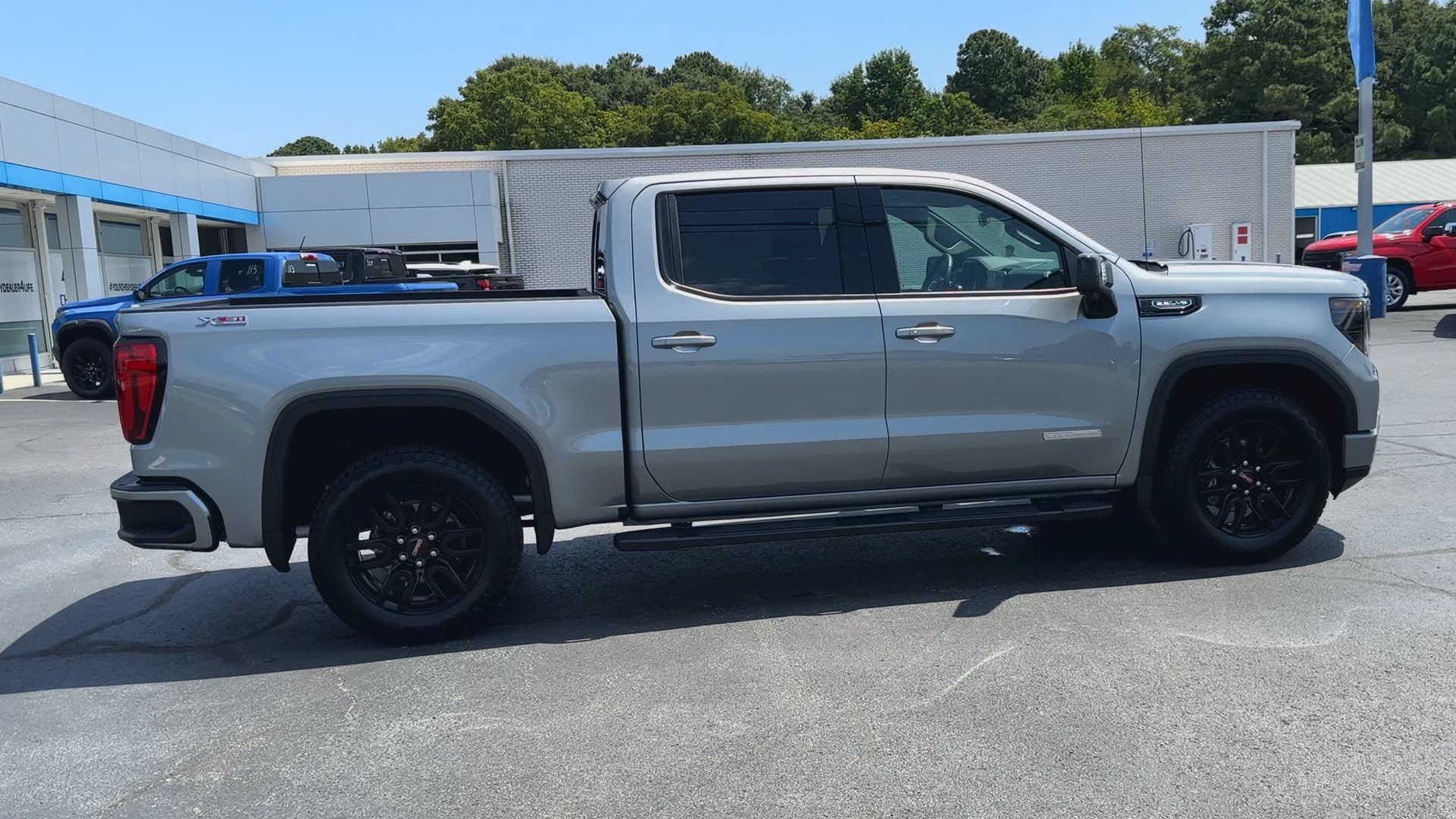Used 2026 GMC Sierra 1500 Elevation w/ Elevation Premium Package AWD/4WD image 9