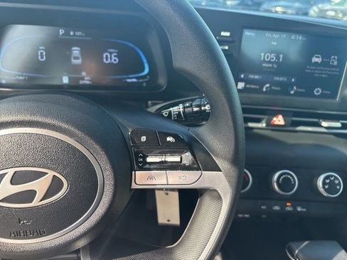 Used 2025 Hyundai Elantra SE image 18