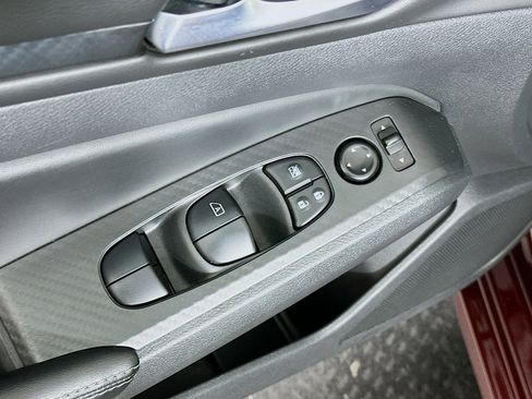 Used 2025 Nissan Altima 2.5 SV image 15