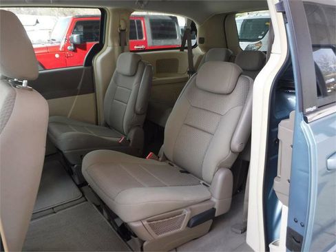 Used 2010 Chrysler Town & Country LX w/ PWR Convenience Group image 6