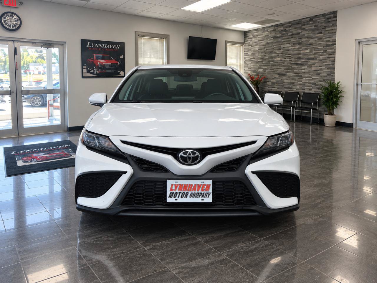 Used 2021 Toyota Camry SE FWD image 16