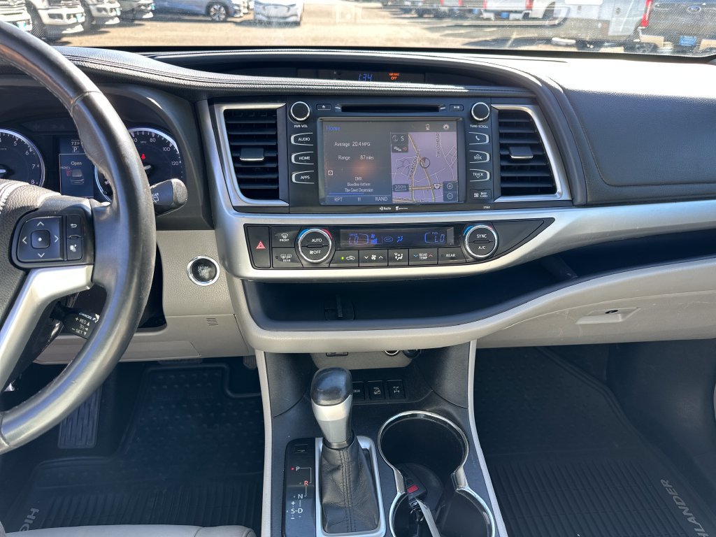 Used 2015 Toyota Highlander XLE AWD/4WD image 16