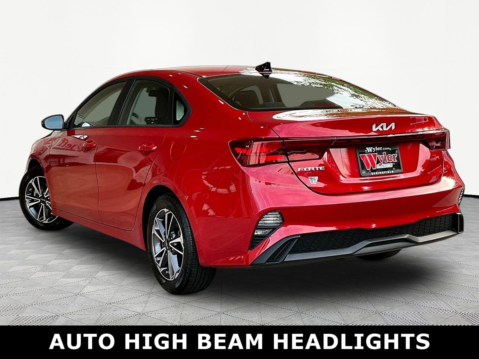 Used 2023 Kia Forte LXS w/ LXS Technology Package FWD image 4