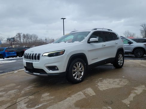 Used 2019 Jeep Cherokee Limited w/ Technology Group image 2