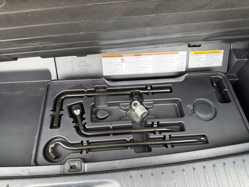 Used 2018 Toyota Highlander Limited Platinum FWD image 29