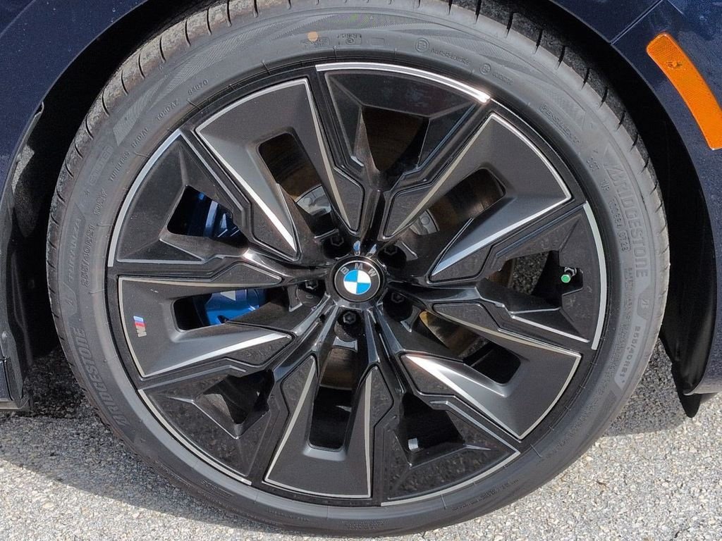 New 2026 BMW i7 xDrive60 AWD/4WD image 11