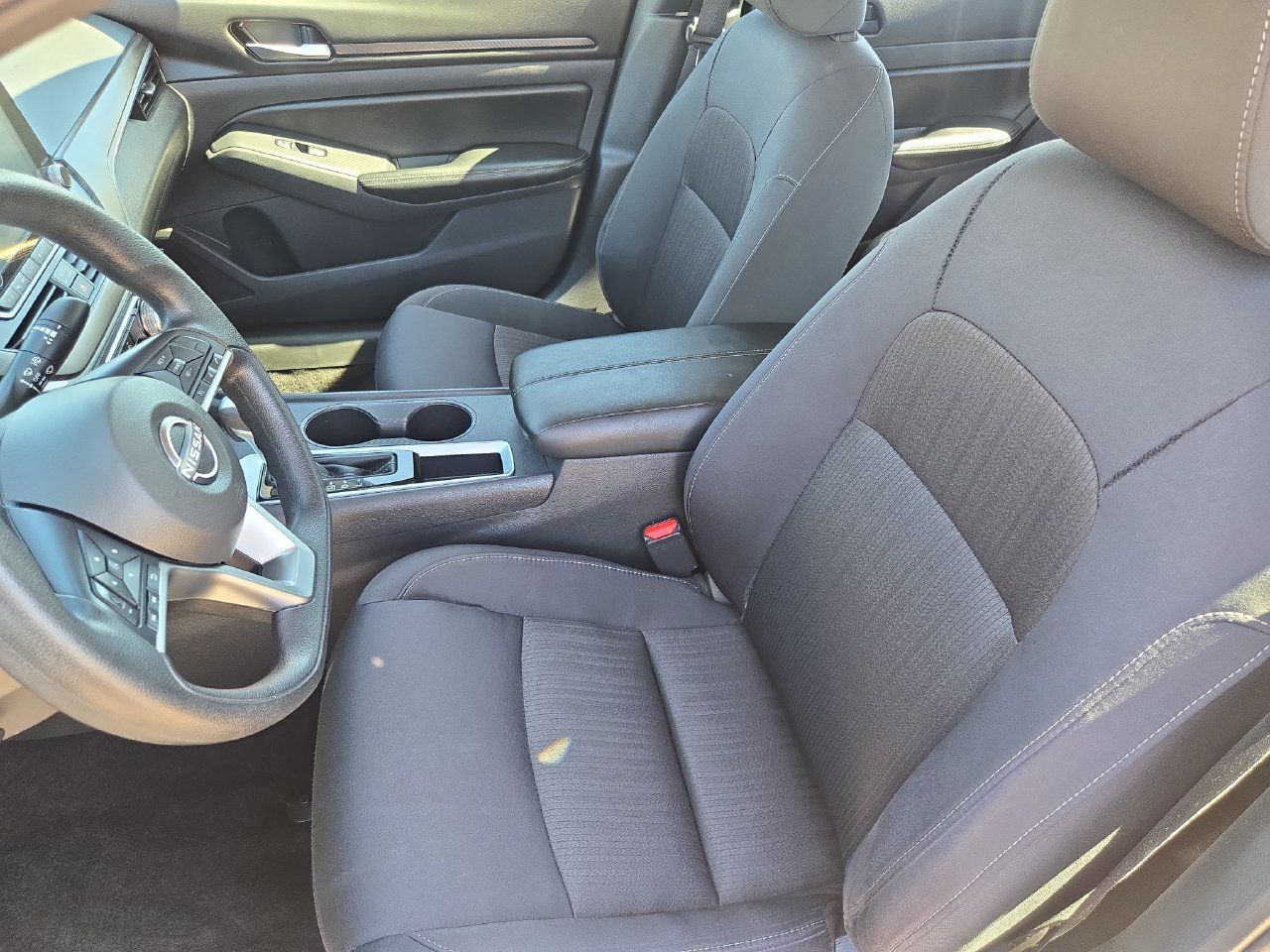 Used 2025 Nissan Altima 2.5 SV FWD image 14