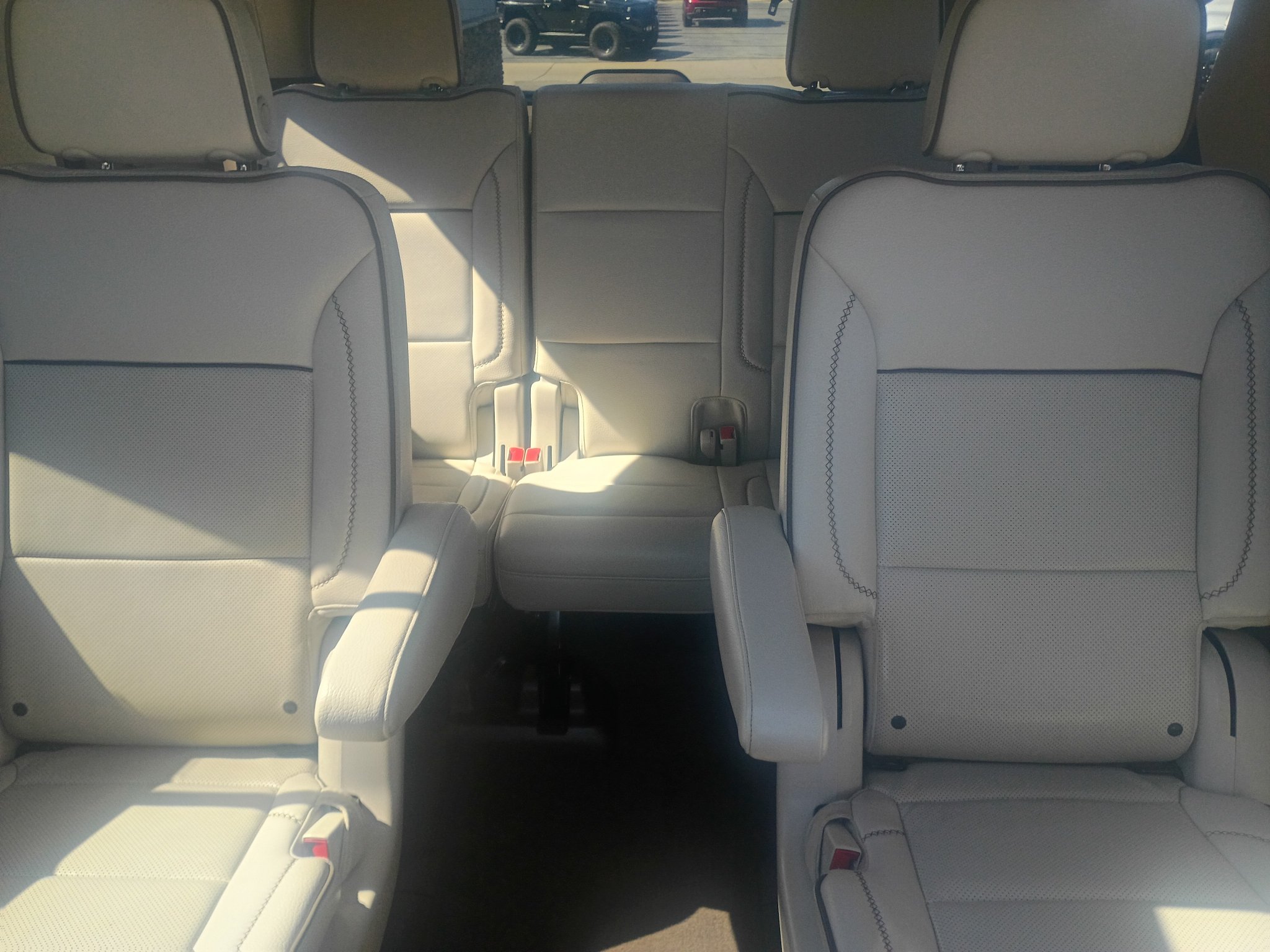 Used 2023 GMC Yukon Denali AWD/4WD image 9