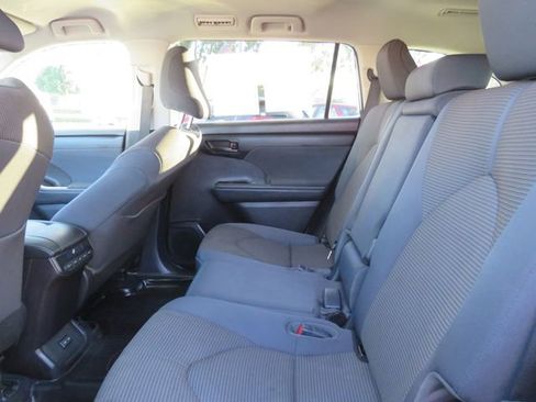 Certified 2022 Toyota Highlander LE image 18