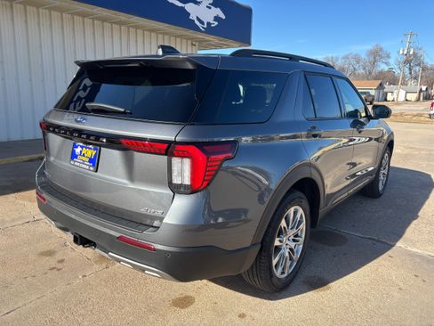 New 2026 Ford Explorer Active w/ Active Comfort Package image 3