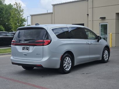 Used 2023 Chrysler Pacifica Touring-L
