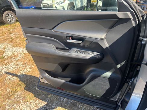 Used 2025 Toyota Grand Highlander FWD image 18