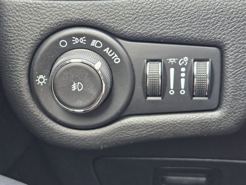 Used 2021 Jeep Cherokee Latitude Lux image 23