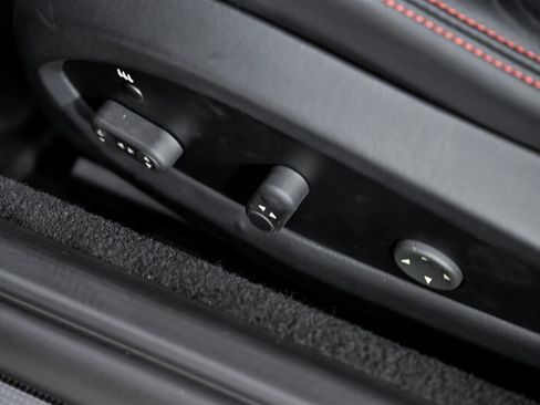 Used 2018 Ferrari 812 Superfast RWD image 25