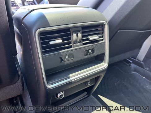 Used 2023 Porsche Cayenne Platinum Edition AWD/4WD image 36