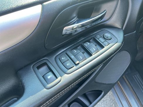 Used 2016 Dodge Grand Caravan SXT w/ UConnect Hands-Free Group FWD image 14