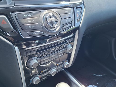 Used 2020 Nissan Pathfinder SV FWD image 15