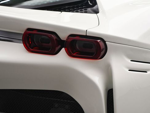 Used 2022 Ferrari SF90 Spider image 23