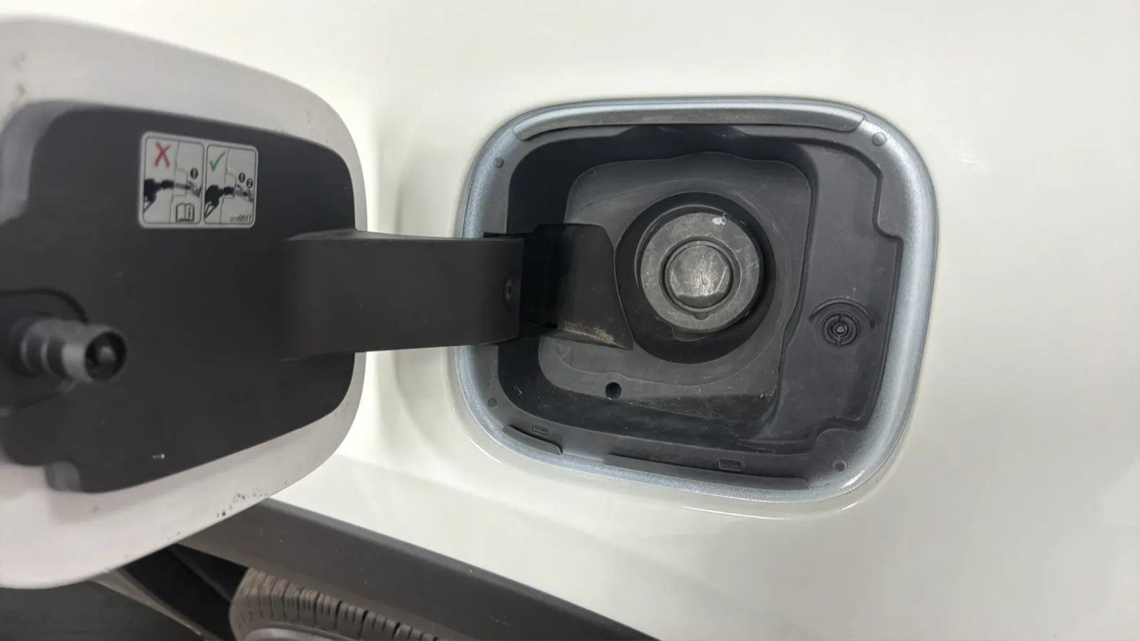 Used 2025 Chevrolet Equinox LT FWD image 30