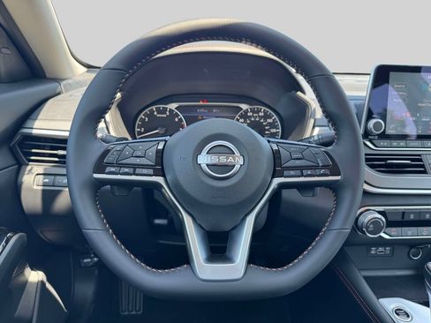 Certified 2025 Nissan Altima 2.5 SR FWD image 13