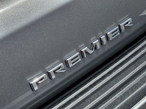 New 2025 Chevrolet Suburban Premier image 8