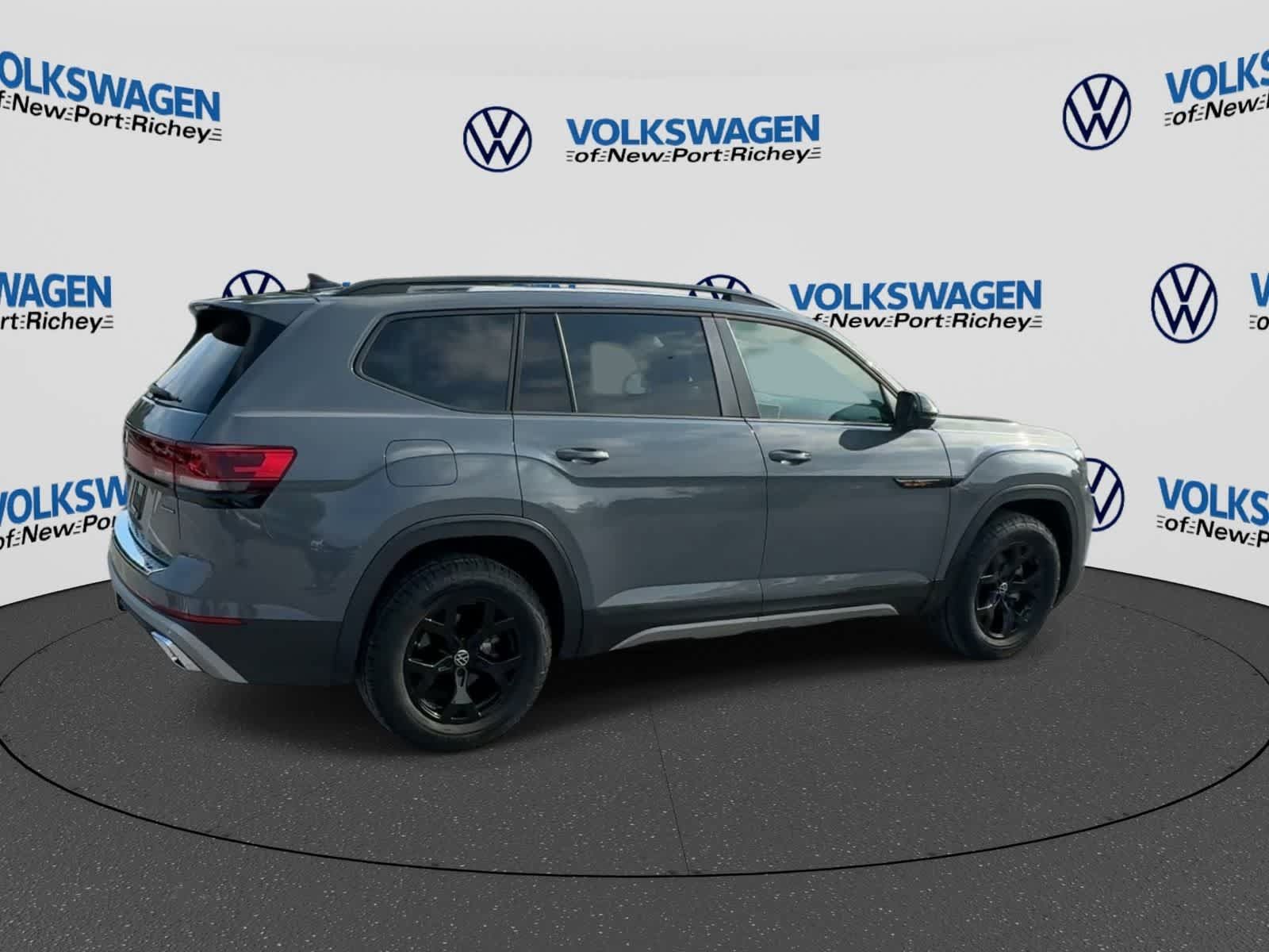 Used 2024 Volkswagen Atlas Peak Edition SEL AWD/4WD image 8