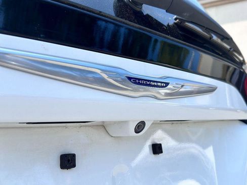 Used 2020 Chrysler Voyager L image 8