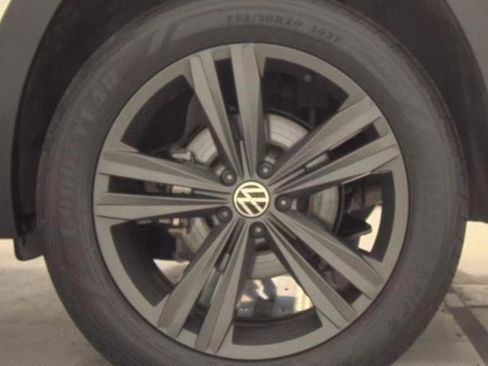 Used 2022 Volkswagen Atlas Cross Sport SEL R-Line AWD/4WD image 11