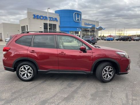 Used 2023 Subaru Forester Premium image 1