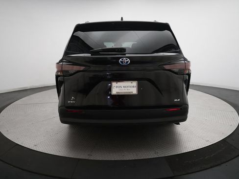 Used 2025 Toyota Sienna XLE FWD image 26