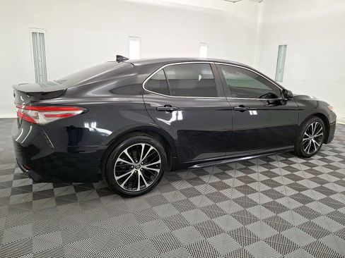 Used 2019 Toyota Camry SE image 25